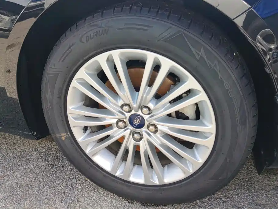 Ford Taurus — миниатюра 6