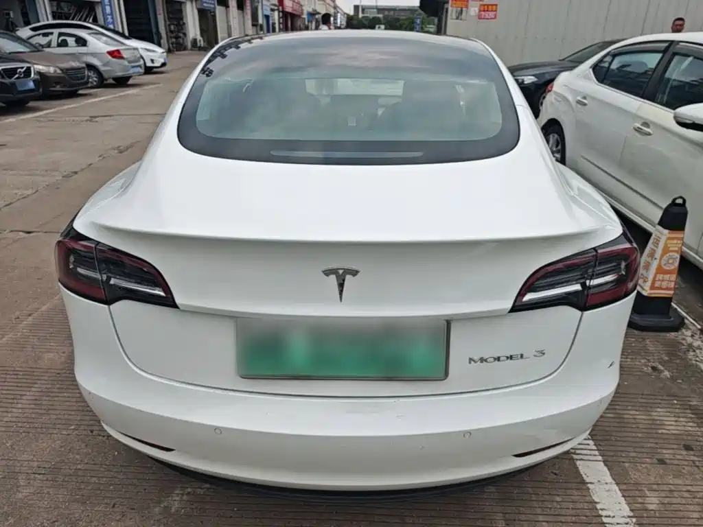 Tesla Model 3 — миниатюра 6