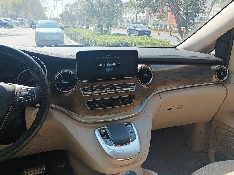 Mercedes-Benz V-Class — миниатюра 13