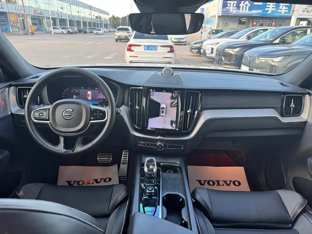 Volvo XC60 PHEV — миниатюра 6