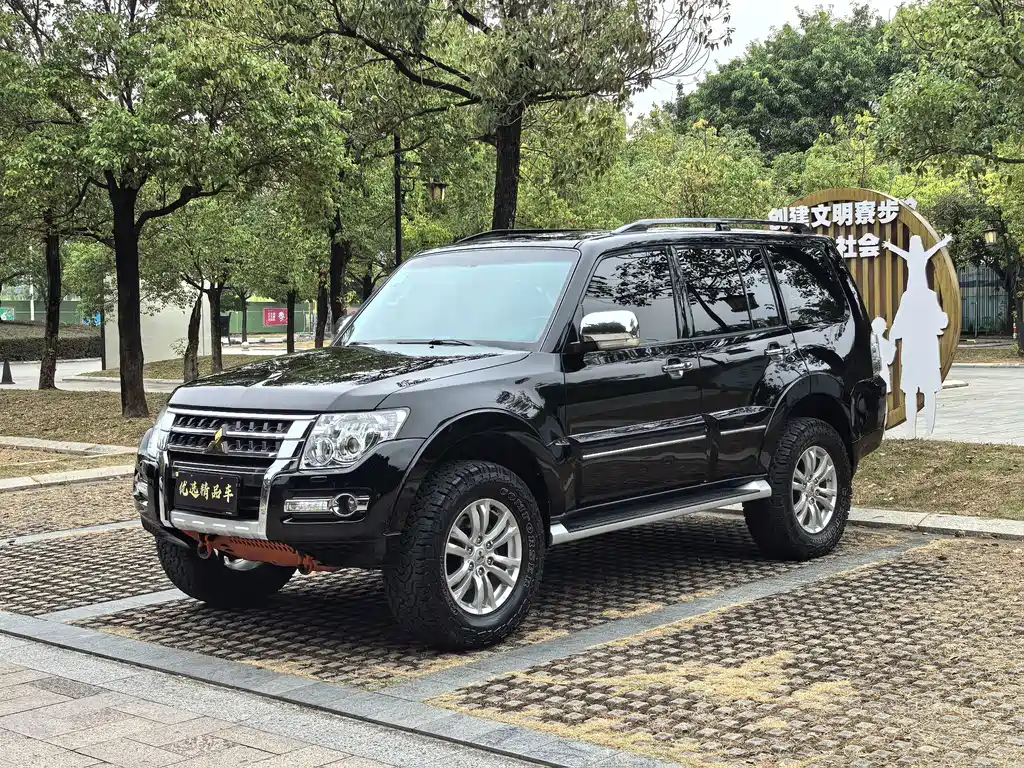 Mitsubishi Pajero (Import)