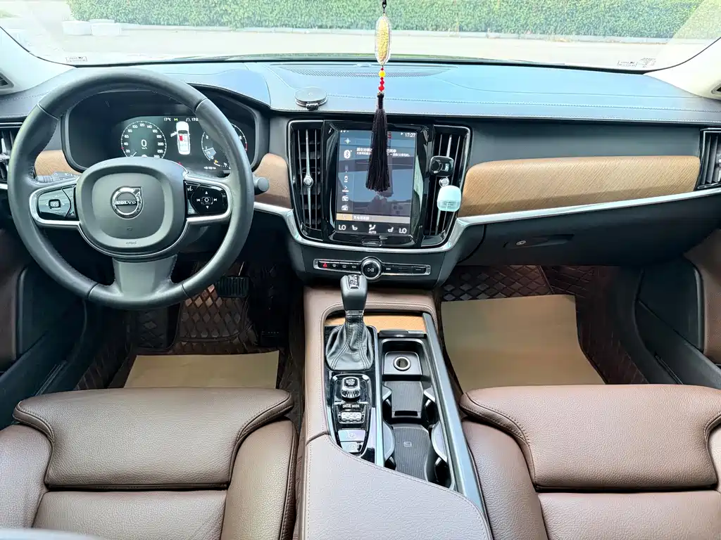 Volvo S90 — миниатюра 8