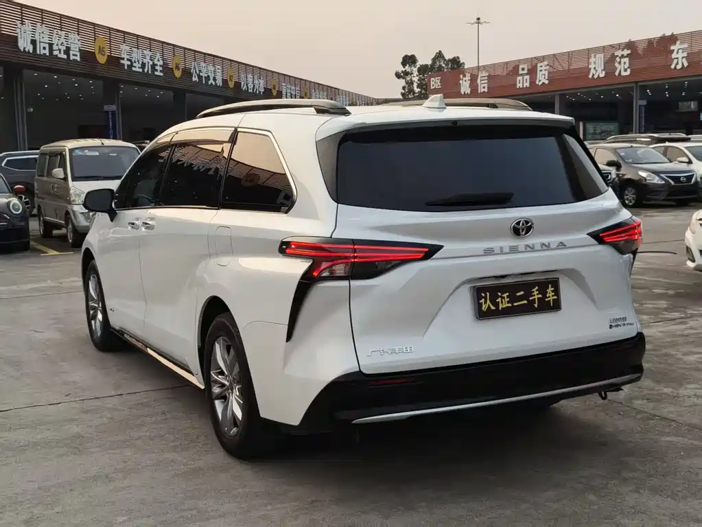 TOYOTA SIENNA