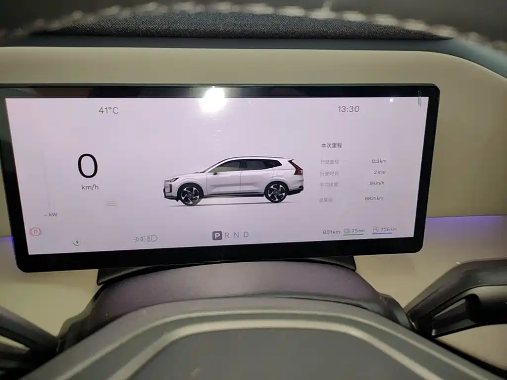 Volvo гибрид Volvo XC70 plug-in — миниатюра 12