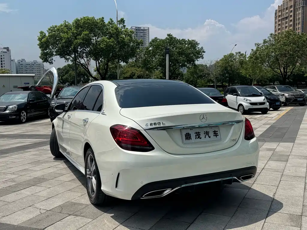 Mercedes-Benz C-Class — миниатюра 8