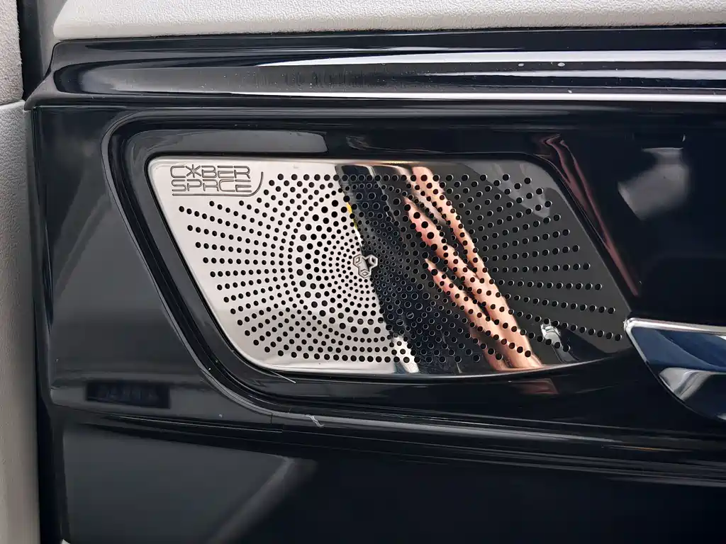 TANK CO CREATION TANK 300