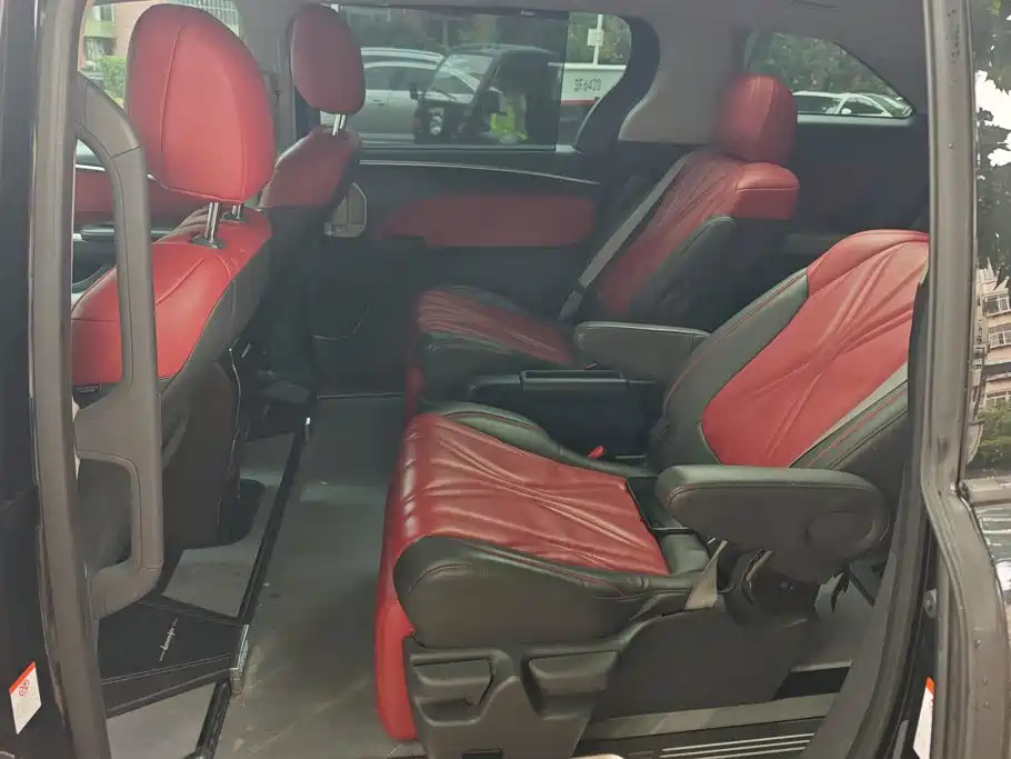 Toyota Granvia — миниатюра 11