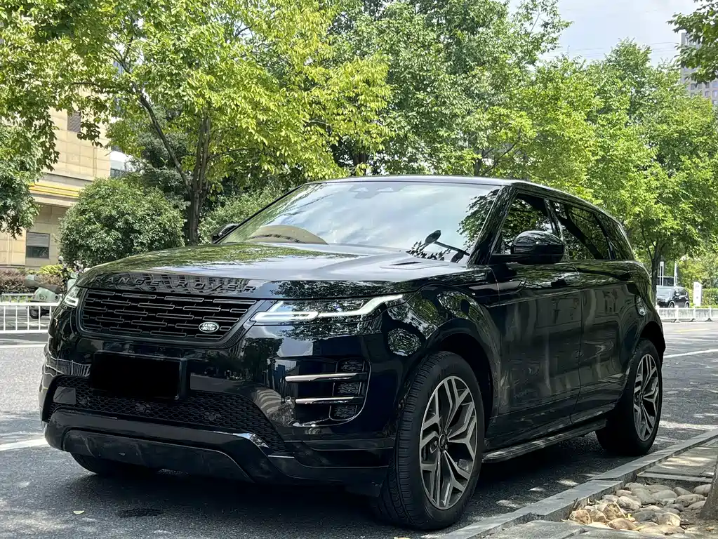 Заказать Land Rover Evoque 2026 года за 5 390 334 ₽  из Китая