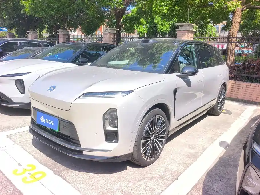 NIO ES8