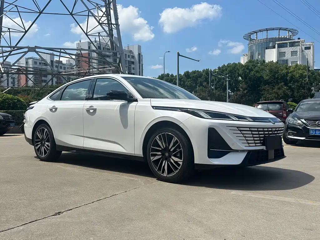 Changan Eado — миниатюра 3