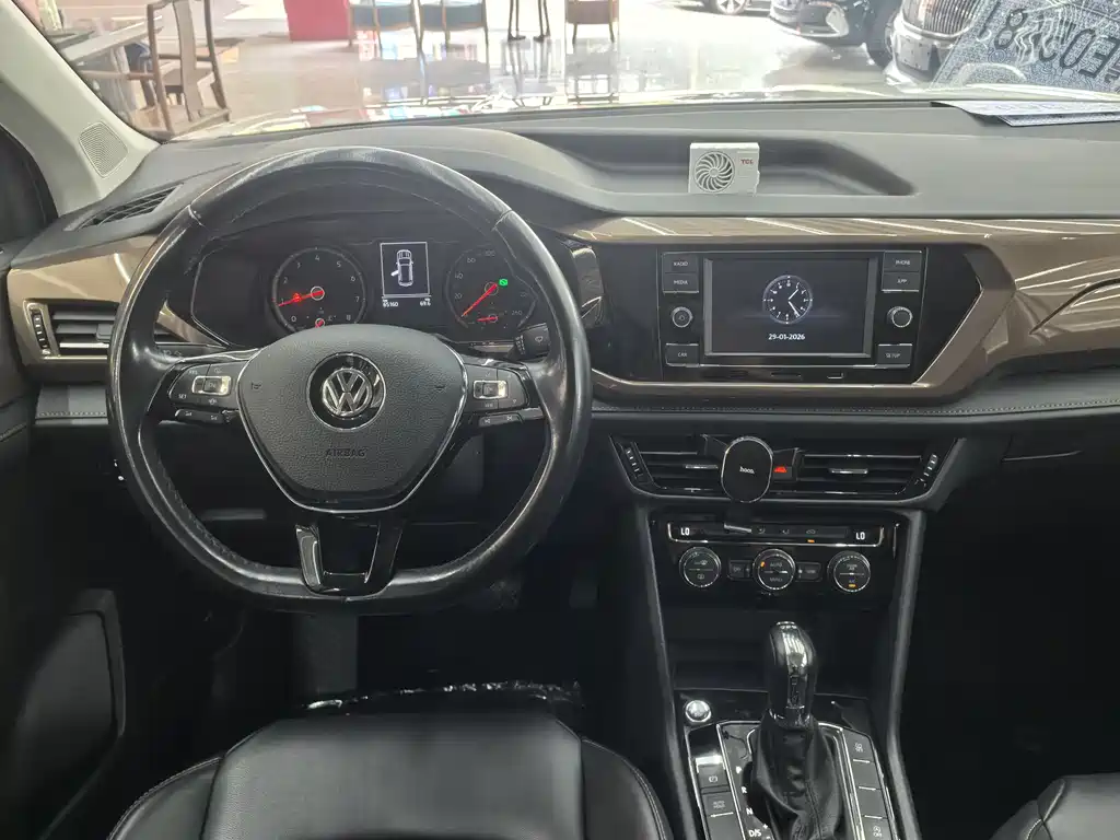 VOLKSWAGEN TUYUE
