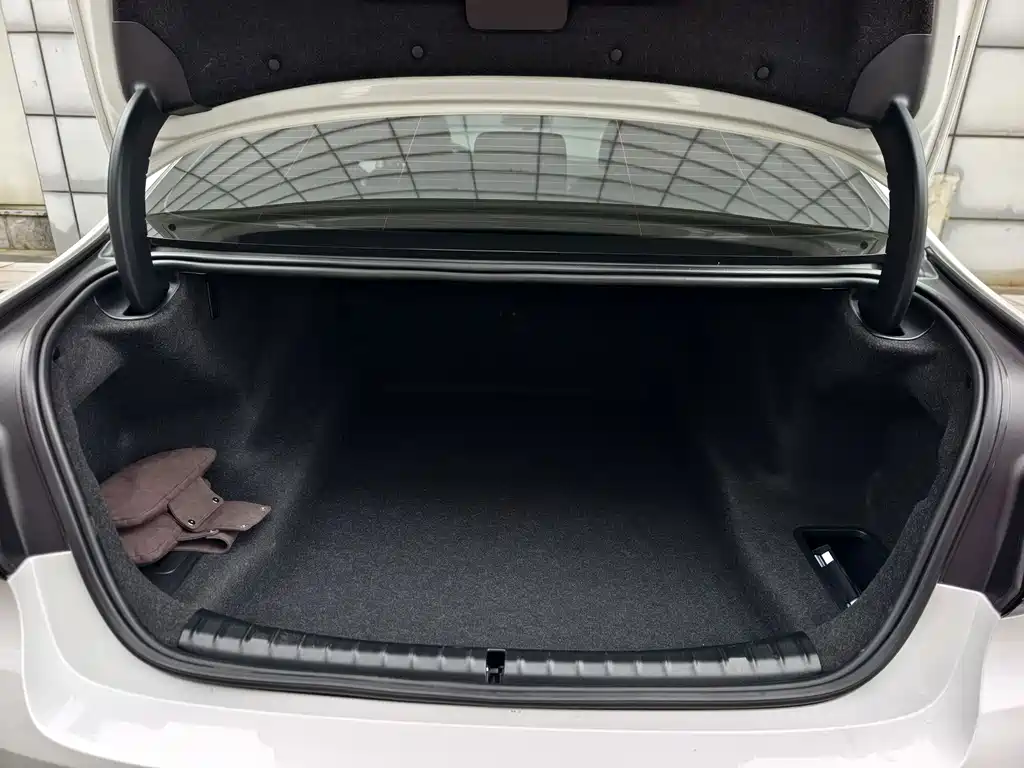 BMW 5 Series — миниатюра 18