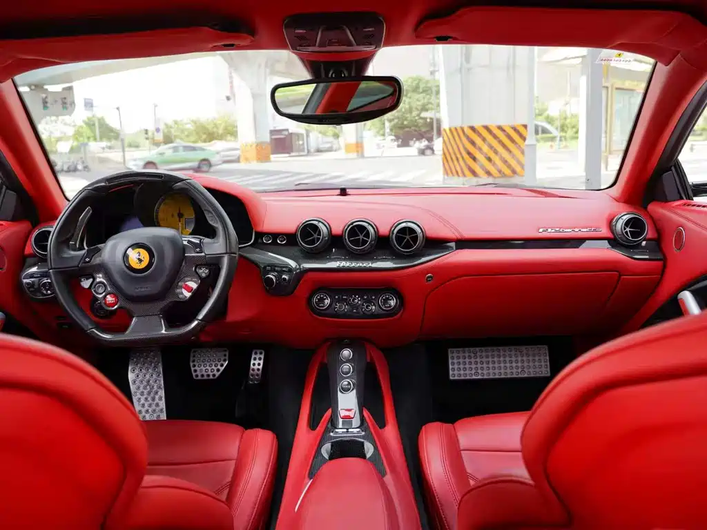 Ferrari F12berlinetta — миниатюра 6