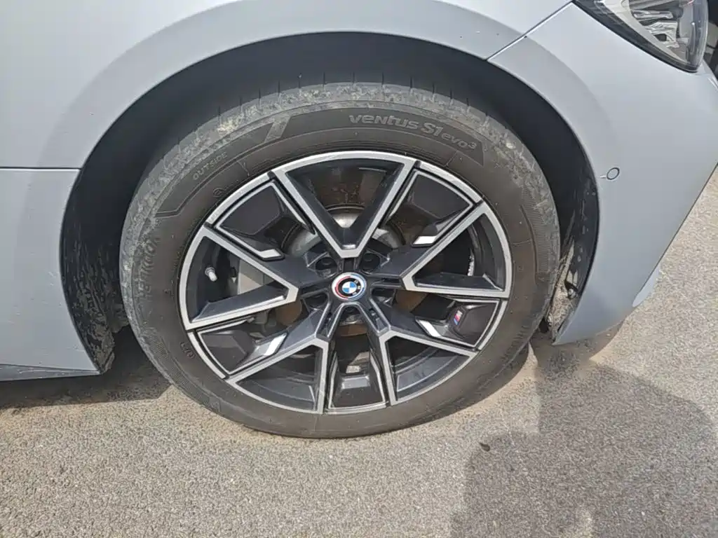 BMW i4 — миниатюра 12