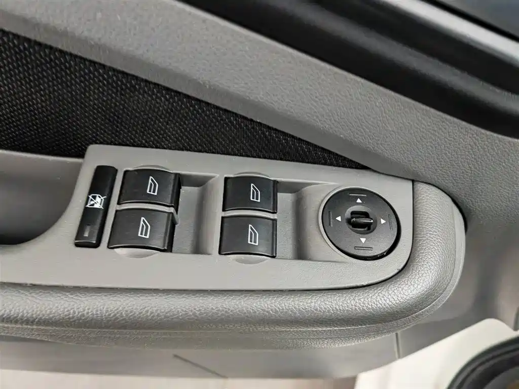 Ford Focus 2013 1.8L AT