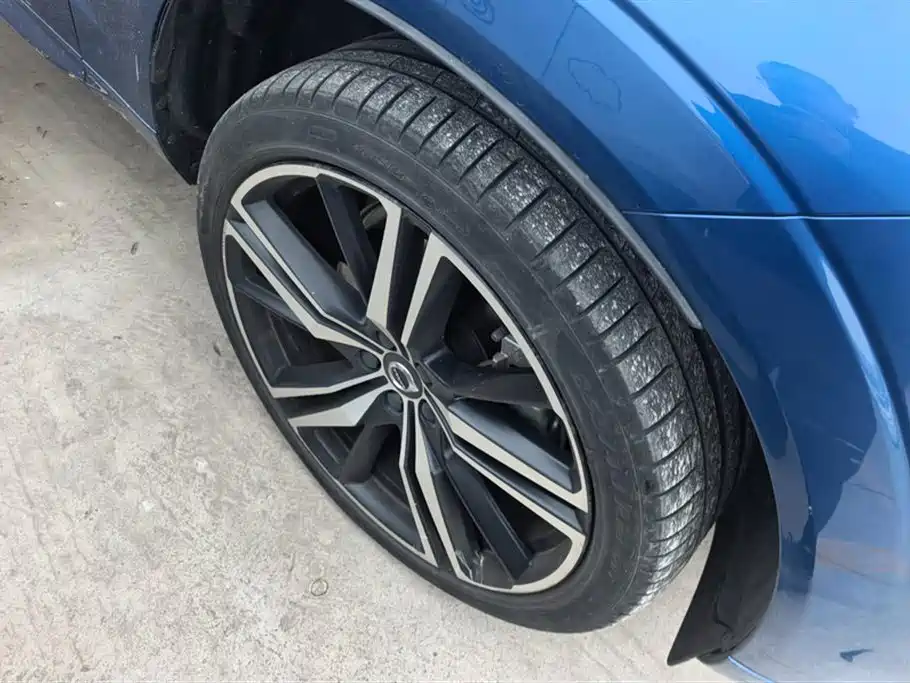 VOLVO XC60 PLUG IN HYBRID