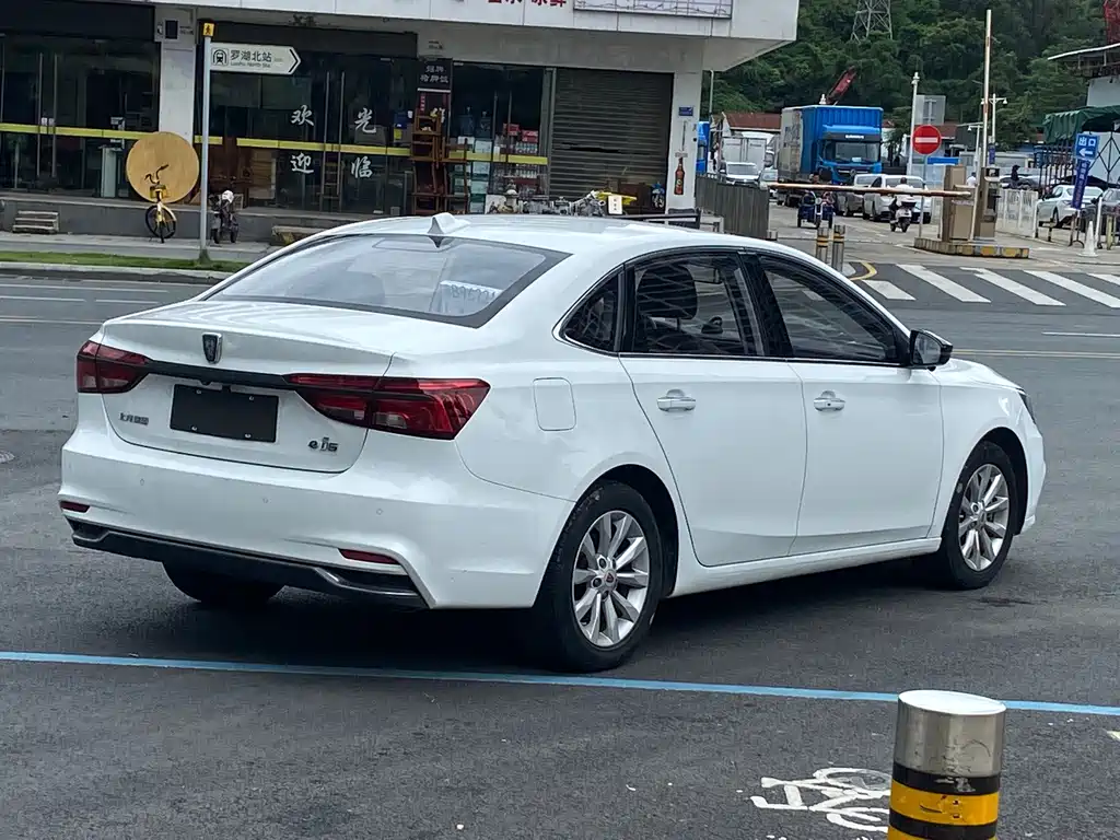 Roewe i6 New Energy — миниатюра 4