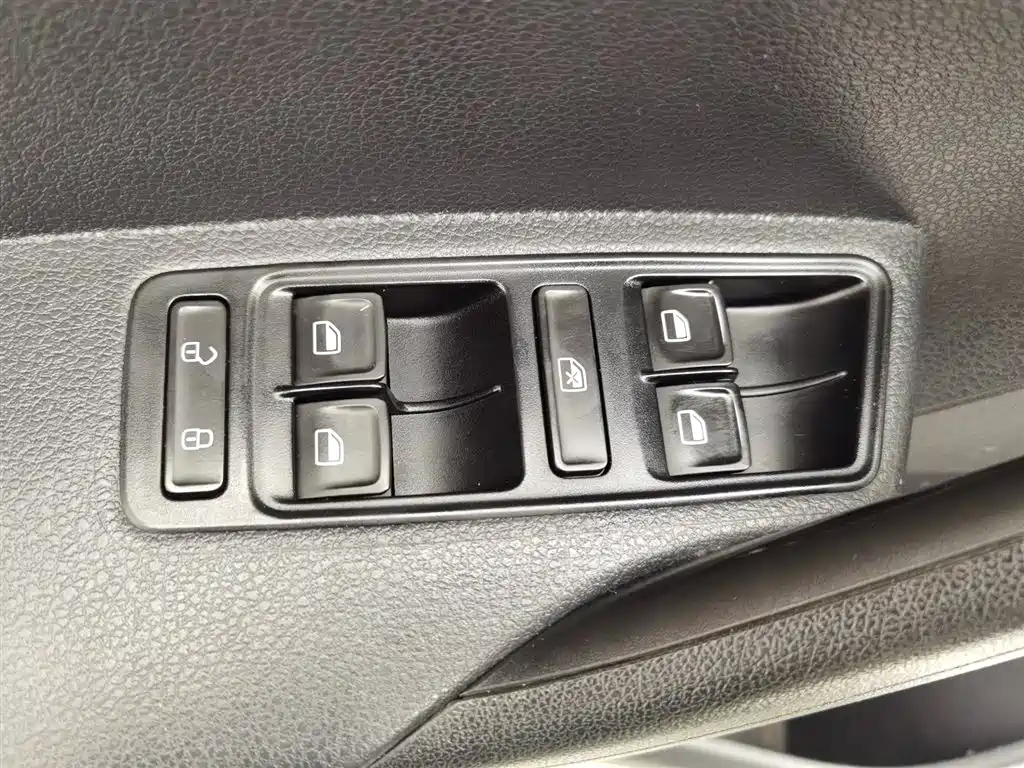 Volkswagen Jetta 2013 1.4L MT Fashion