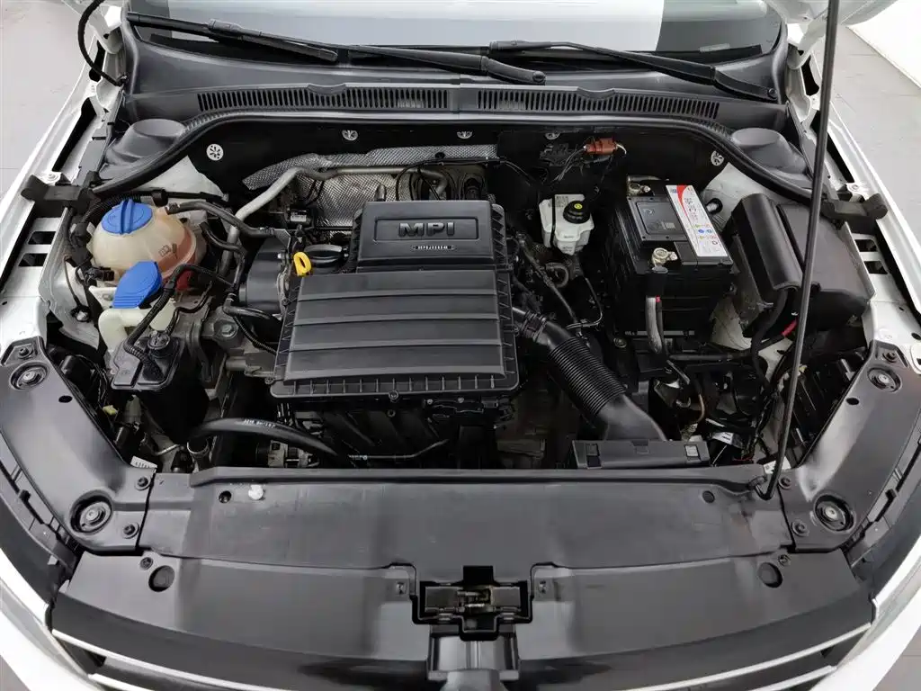 Volkswagen Sagitar 2017 1.6L MT Comfort