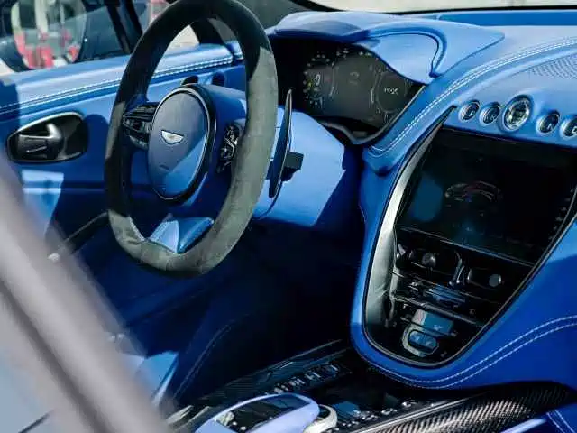 Aston Martin DBX — миниатюра 8
