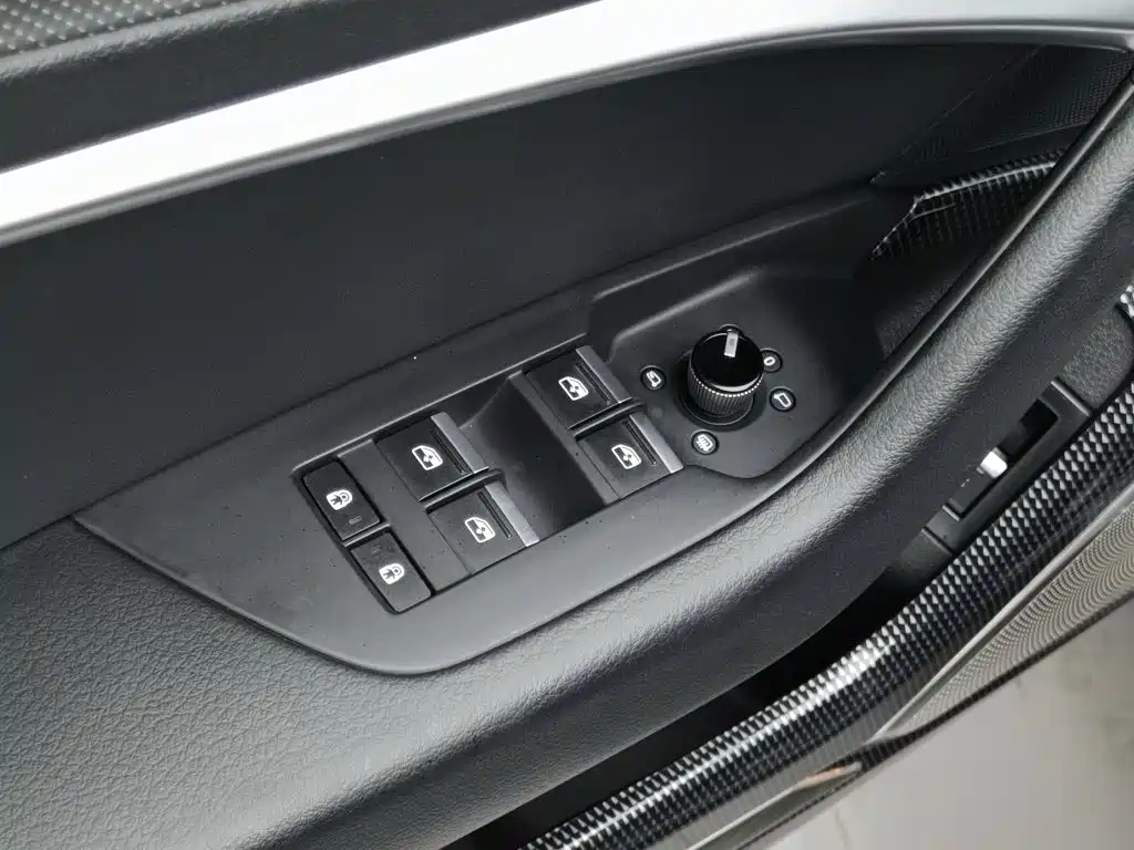 Audi A6L — миниатюра 9