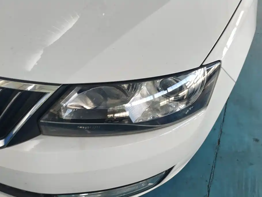 Skoda Rapid Spaceback — миниатюра 5