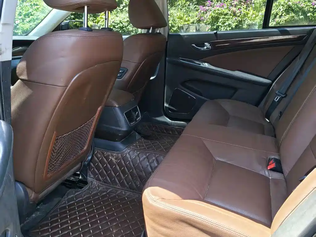 Hongqi Hongqi H7 — миниатюра 10