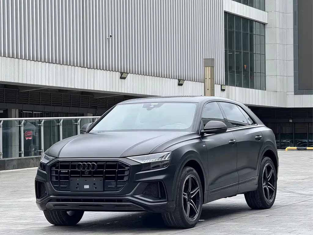 AUDI  Q8