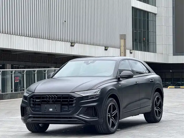 AUDI  Q8 2020