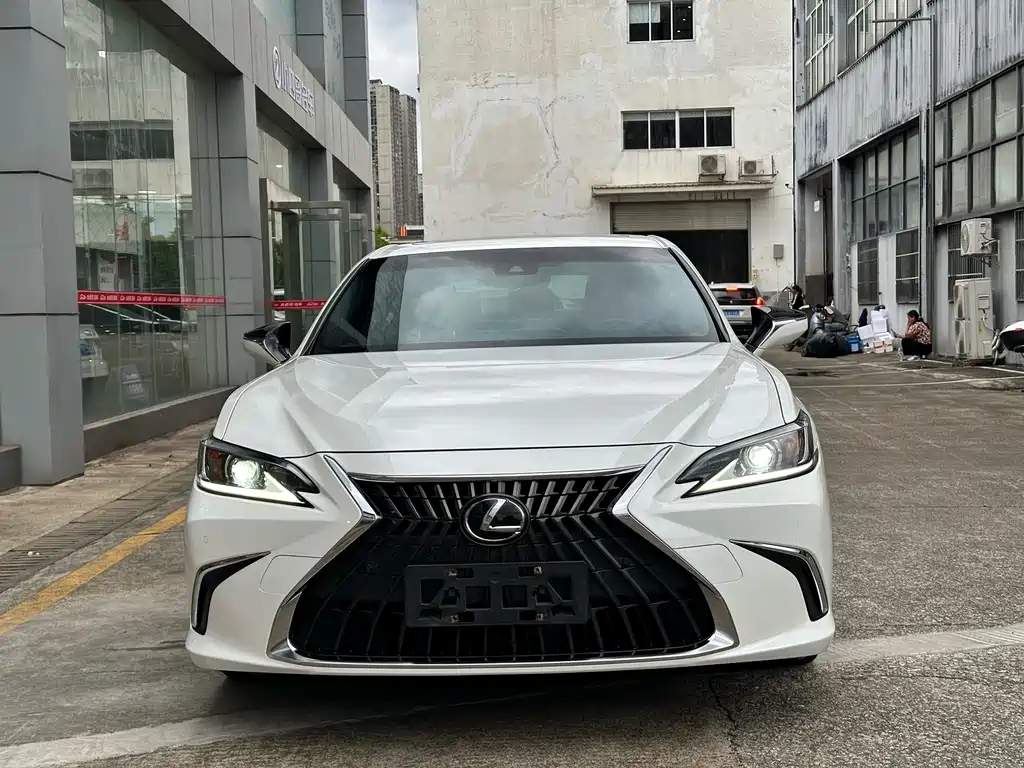 Lexus ES — миниатюра 2