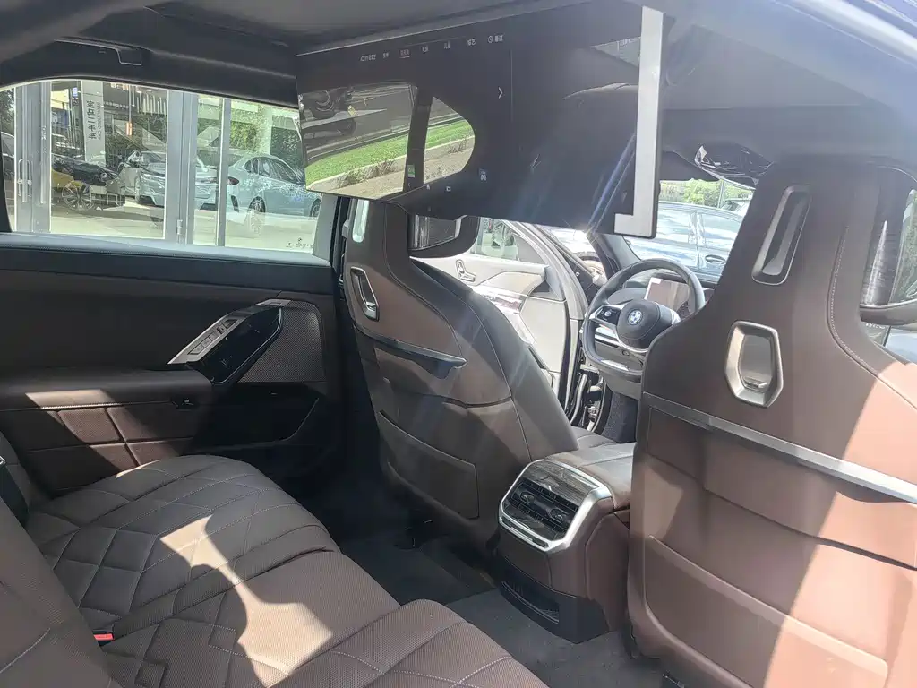 BMW i7 — миниатюра 20