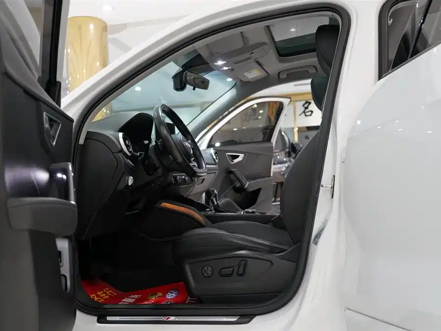 AUDI  Q2L