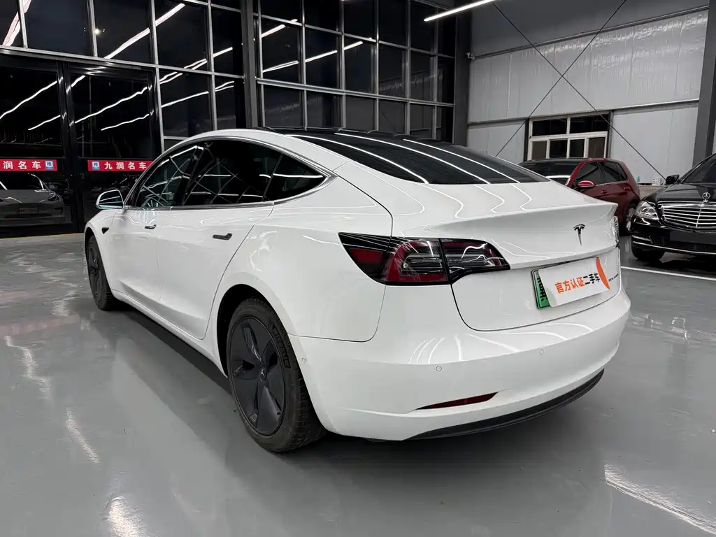 Tesla Model 3 — миниатюра 10