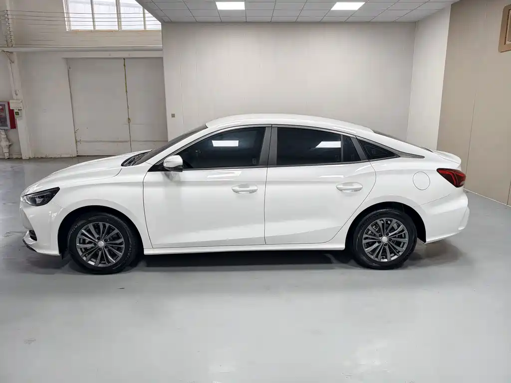 MG MG5 — миниатюра 7