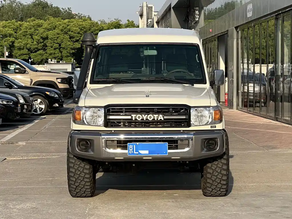 Toyota Land Cruiser LC78 2024 4.0L MT
