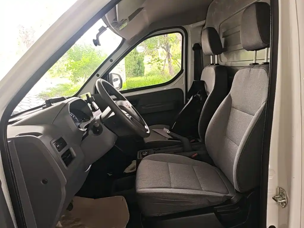 Wuling Yangguang — миниатюра 15