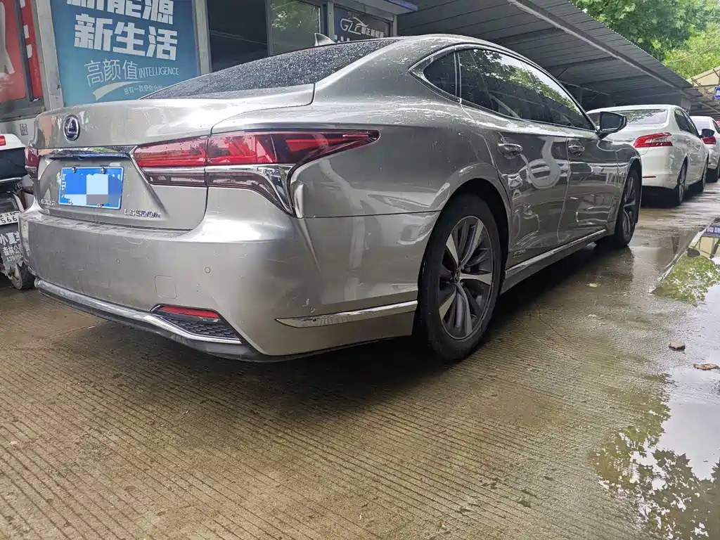 Lexus LS 2018 500h V