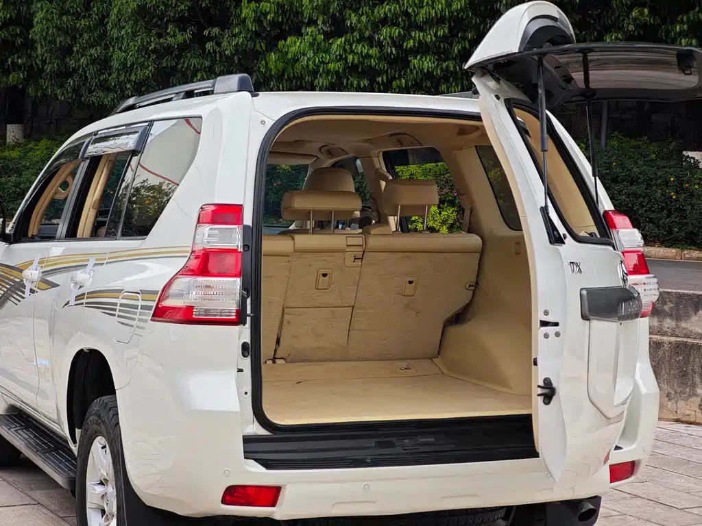 Toyota Land Cruiser Prado 2014 2.7L AT Standard