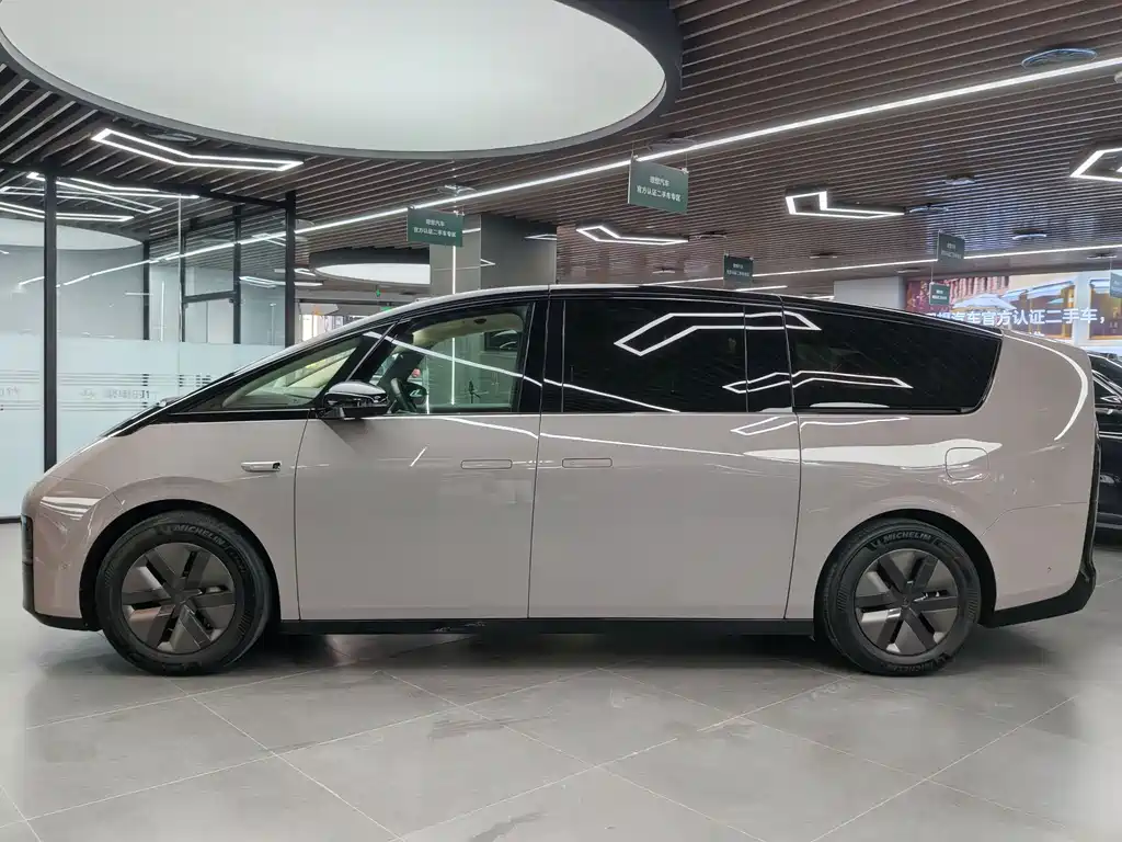 Li Auto MEGA 2025 Ultra