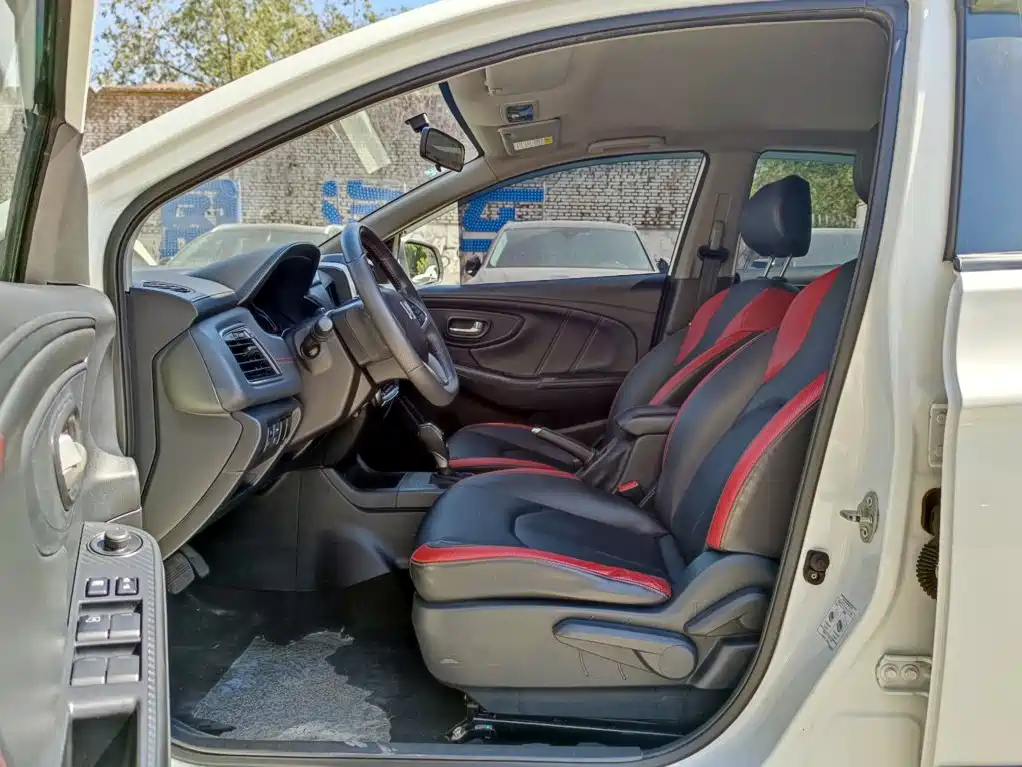 Luxgen U5 SUV — миниатюра 7