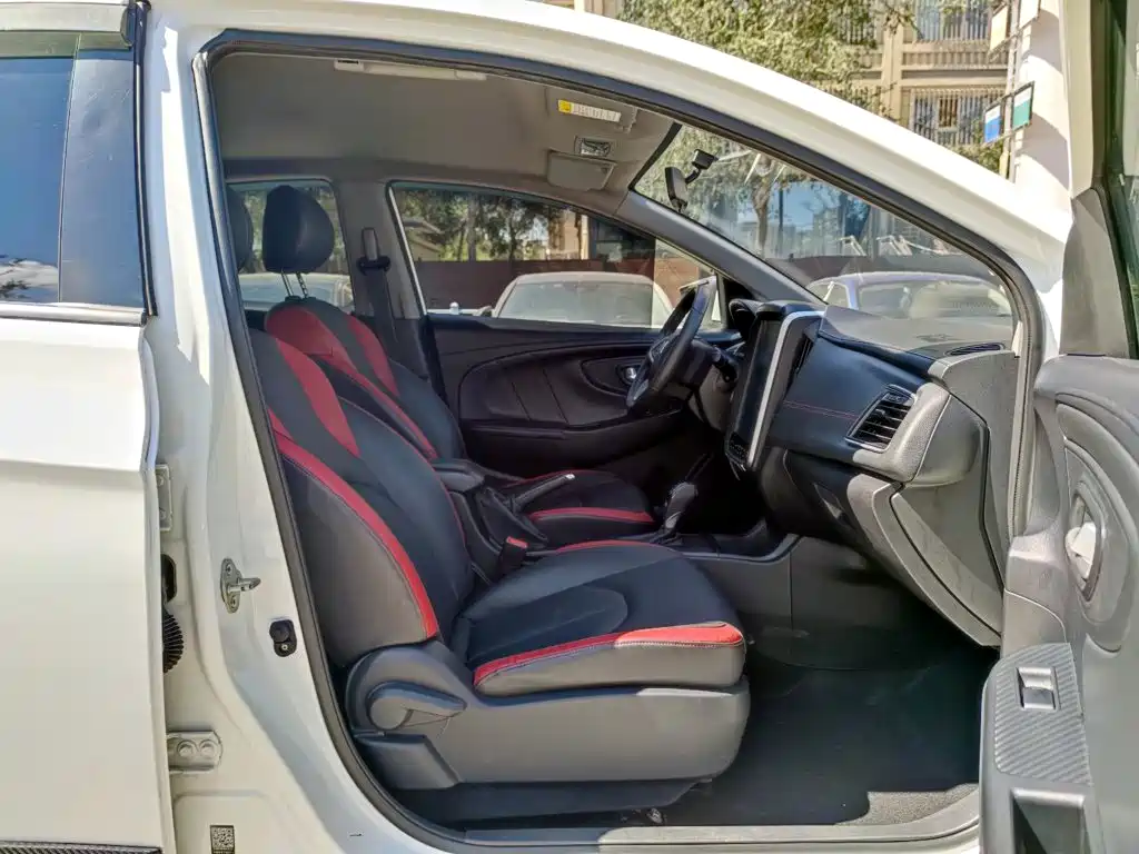 Luxgen U5 SUV — миниатюра 8