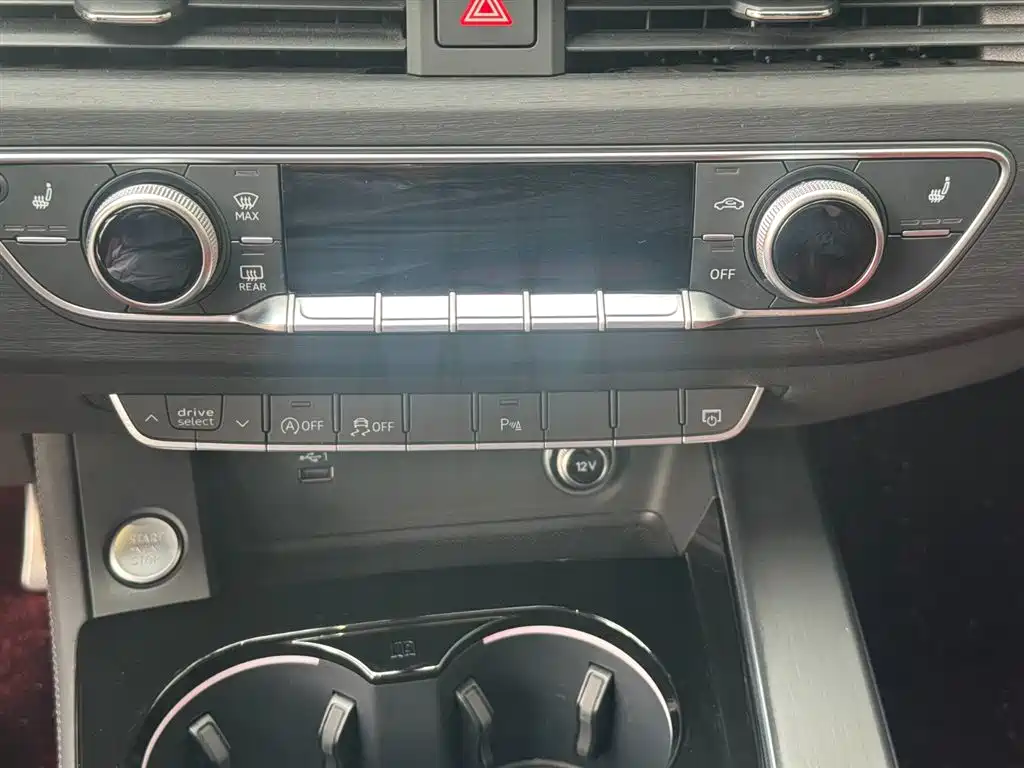 Audi A4L 2024 40 TFSI Luxury