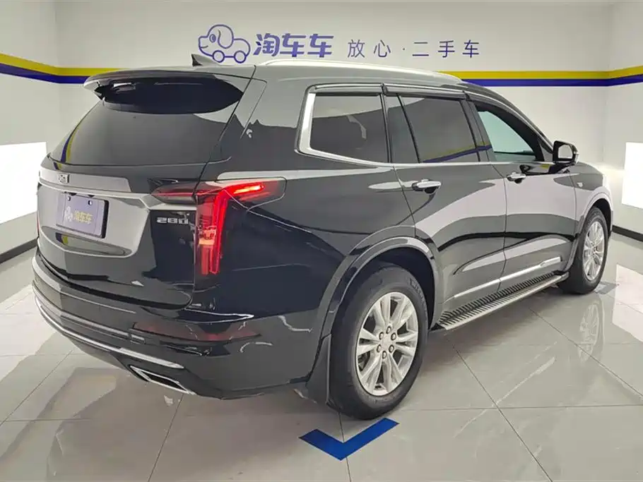 Cadillac XT6 2020 28T мест