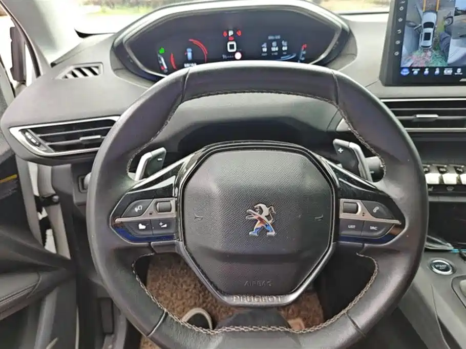 PEUGEOT 5008