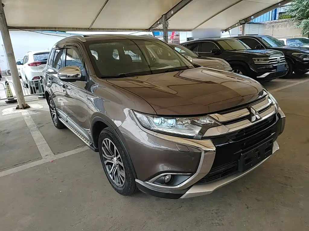 Mitsubishi Outlander (Import) — миниатюра 4
