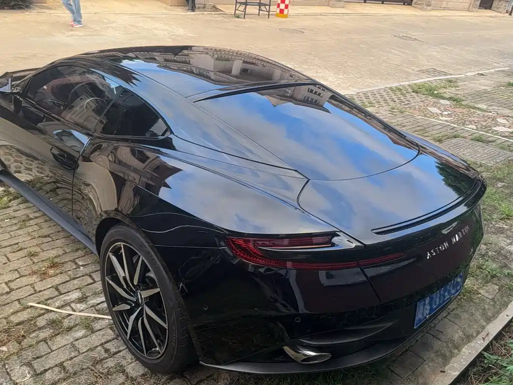 Aston Martin DB11 — миниатюра 4