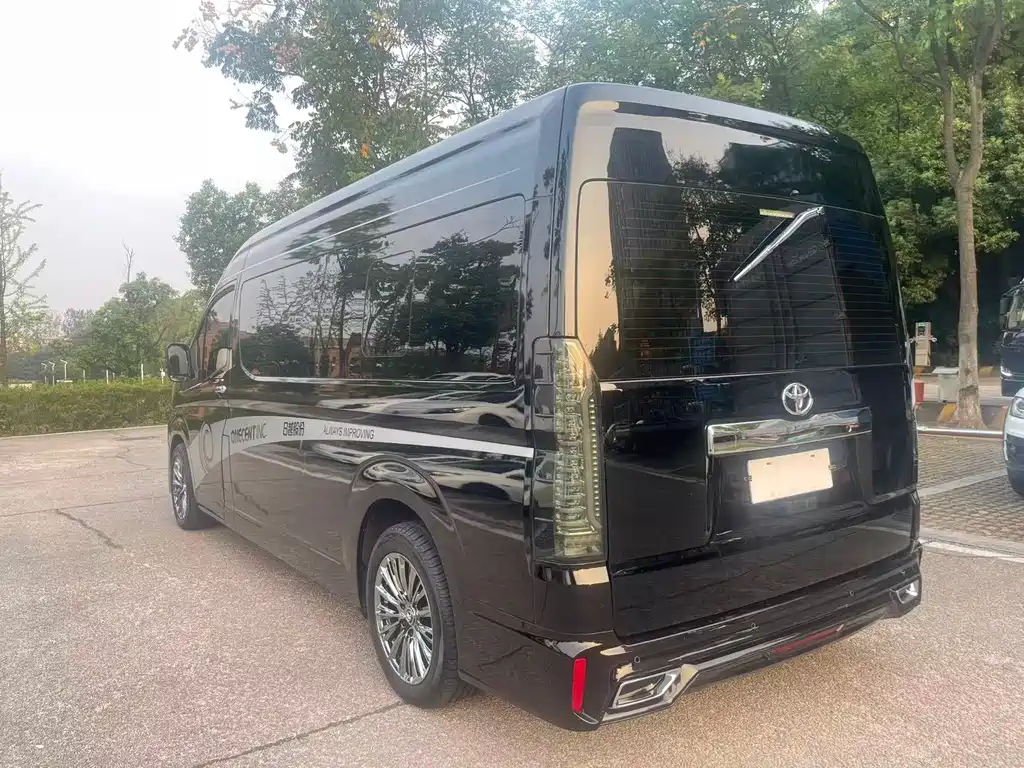 Toyota Hiace — миниатюра 6