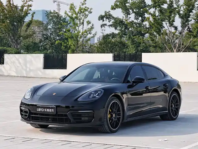 PORSCHE PANAMERA 2021