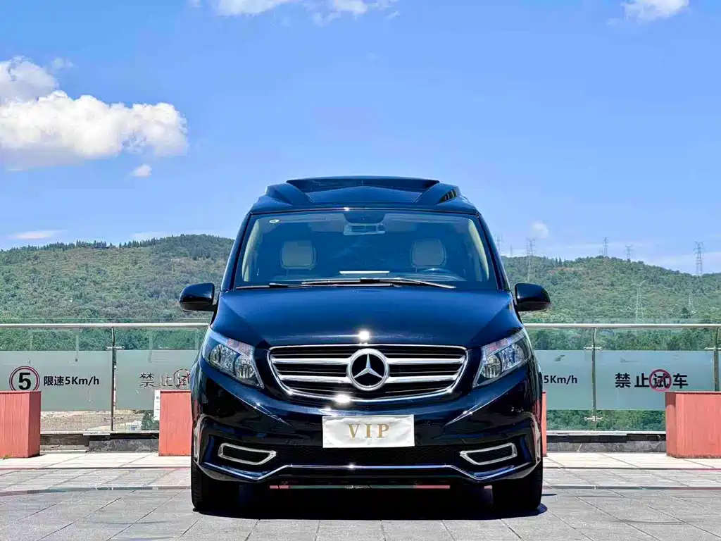 Mercedes-Benz Vito 2023 2.0T 7 мест