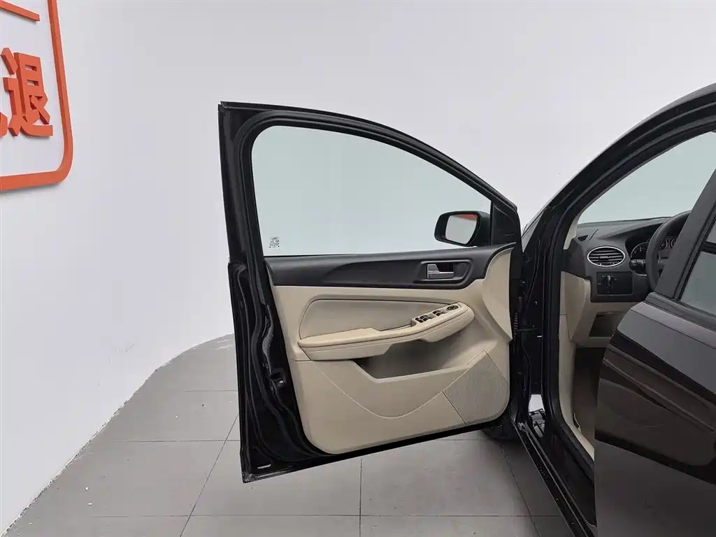 Ford Focus 2013 1.8L MT